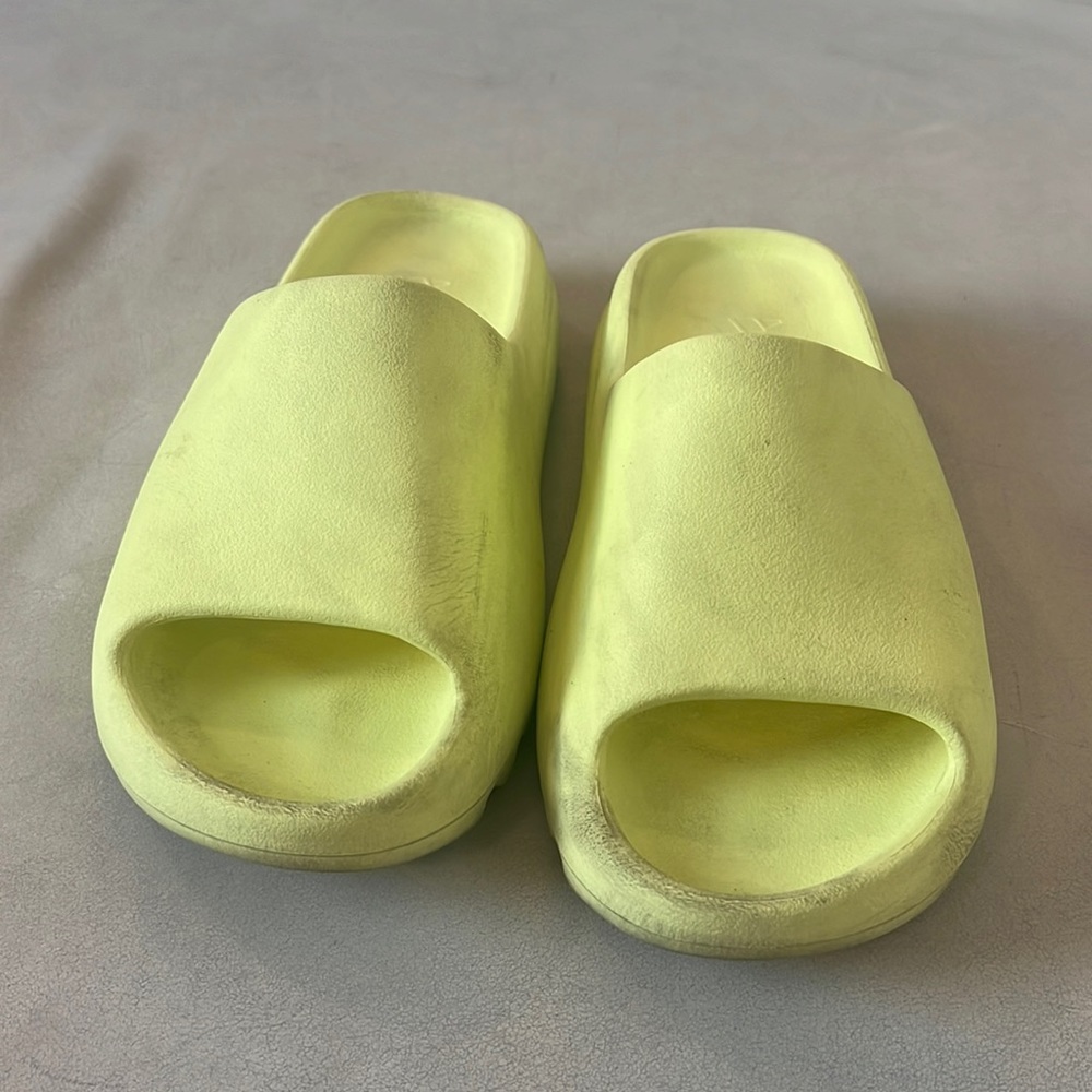 ADIDAS YEEZY SLIDE GLOW GREEN